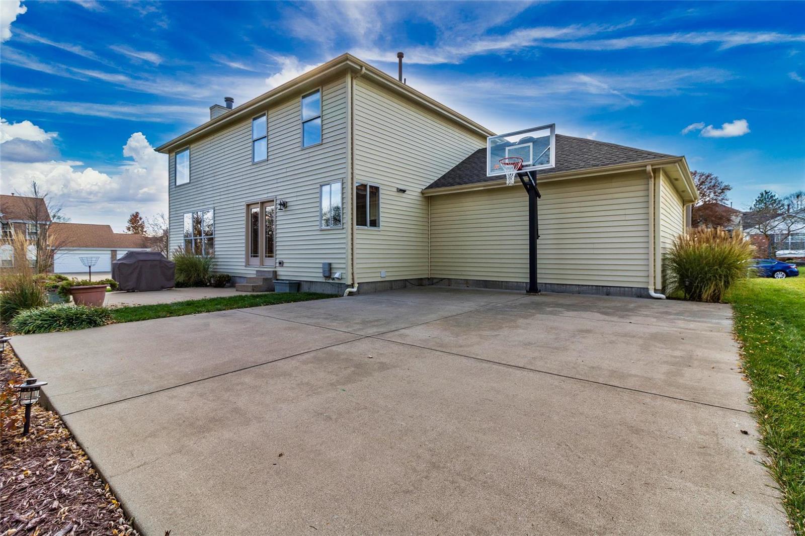 Twin Chimneys Village E Plum Grove - Residential