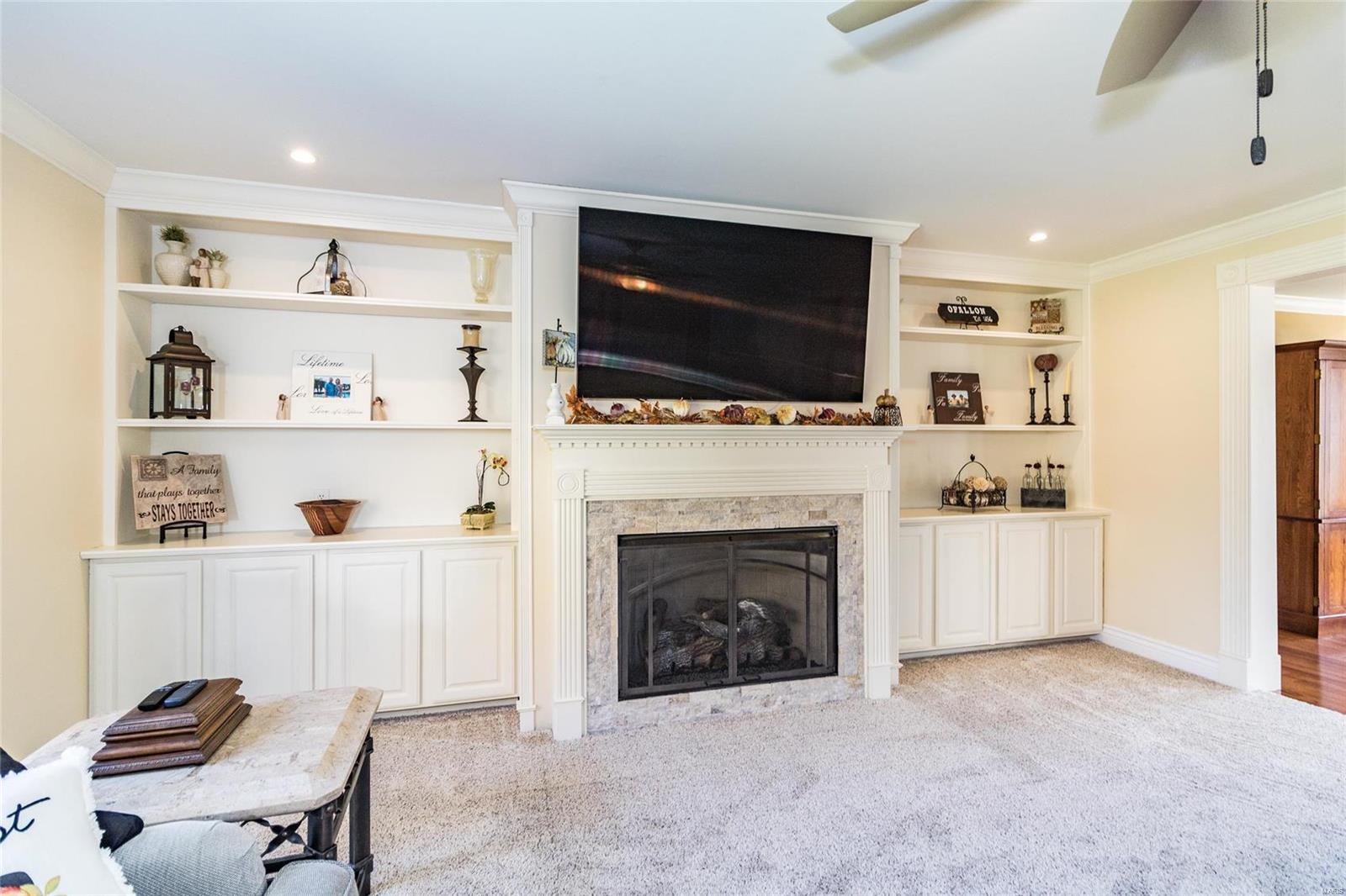 Twin Chimneys Village E Plum Grove - Residential