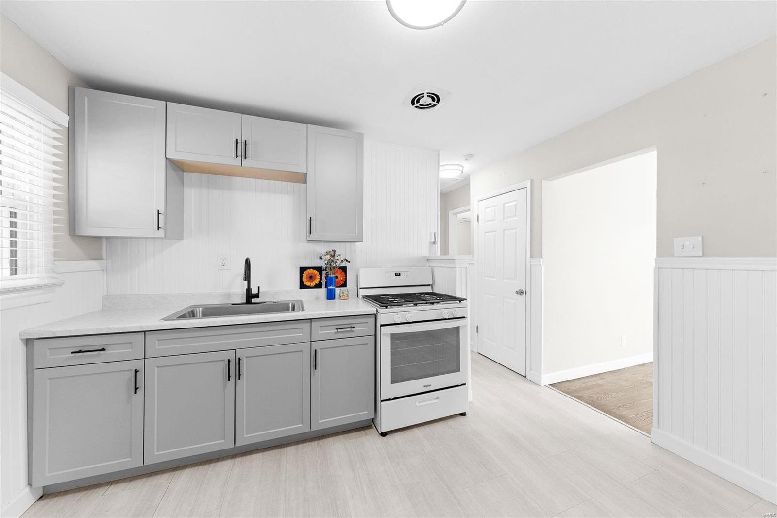 St Louis, Missouri 63134, United States, 3 Bedrooms Bedrooms, ,1 BathroomBathrooms,Residential,Pending,90531