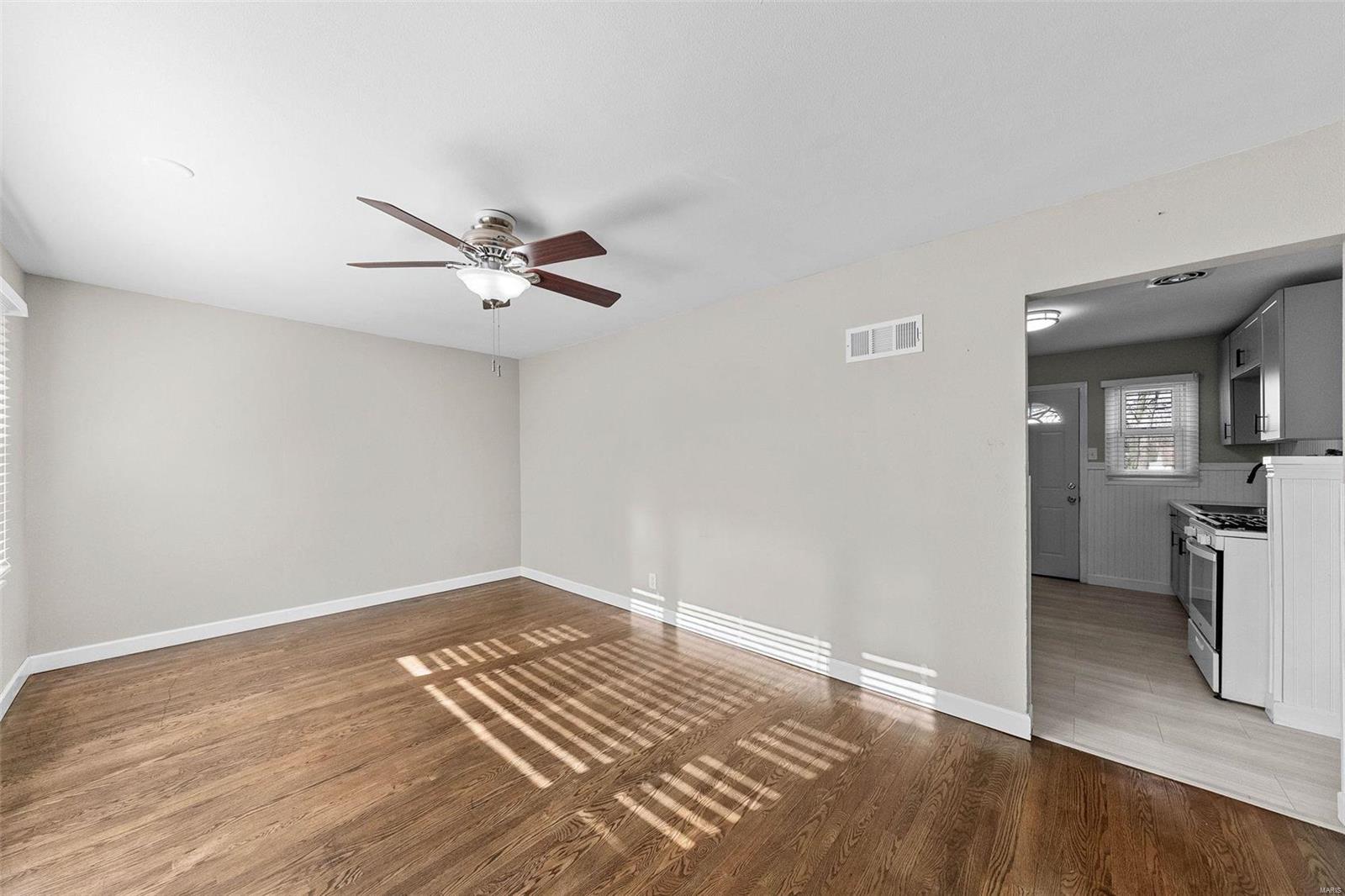 St Louis, Missouri 63134, United States, 3 Bedrooms Bedrooms, ,1 BathroomBathrooms,Residential,Pending,90531