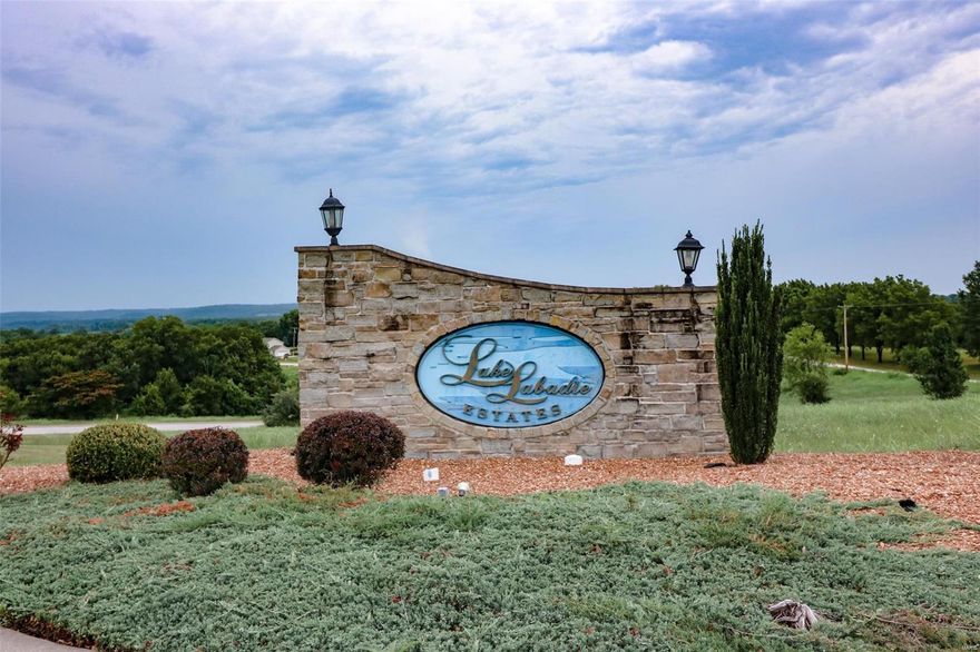 A rare opportunity to design and build the home of your dreams with an idyllic location to relax and enjoy the beauty and tranquility of nature and still be nestled close to Washington, Wildwood, and Chesterfield area. Wonderful community with beautiful views. COME! Take a look at this gorgeous lot. Lake Access. Additional Rooms: In Platted Subdv.