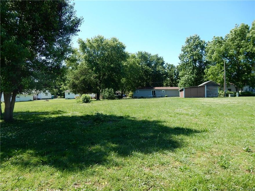 L101 Building lot in town and a nice level lot. Time to build that new home you've been dreaming of!