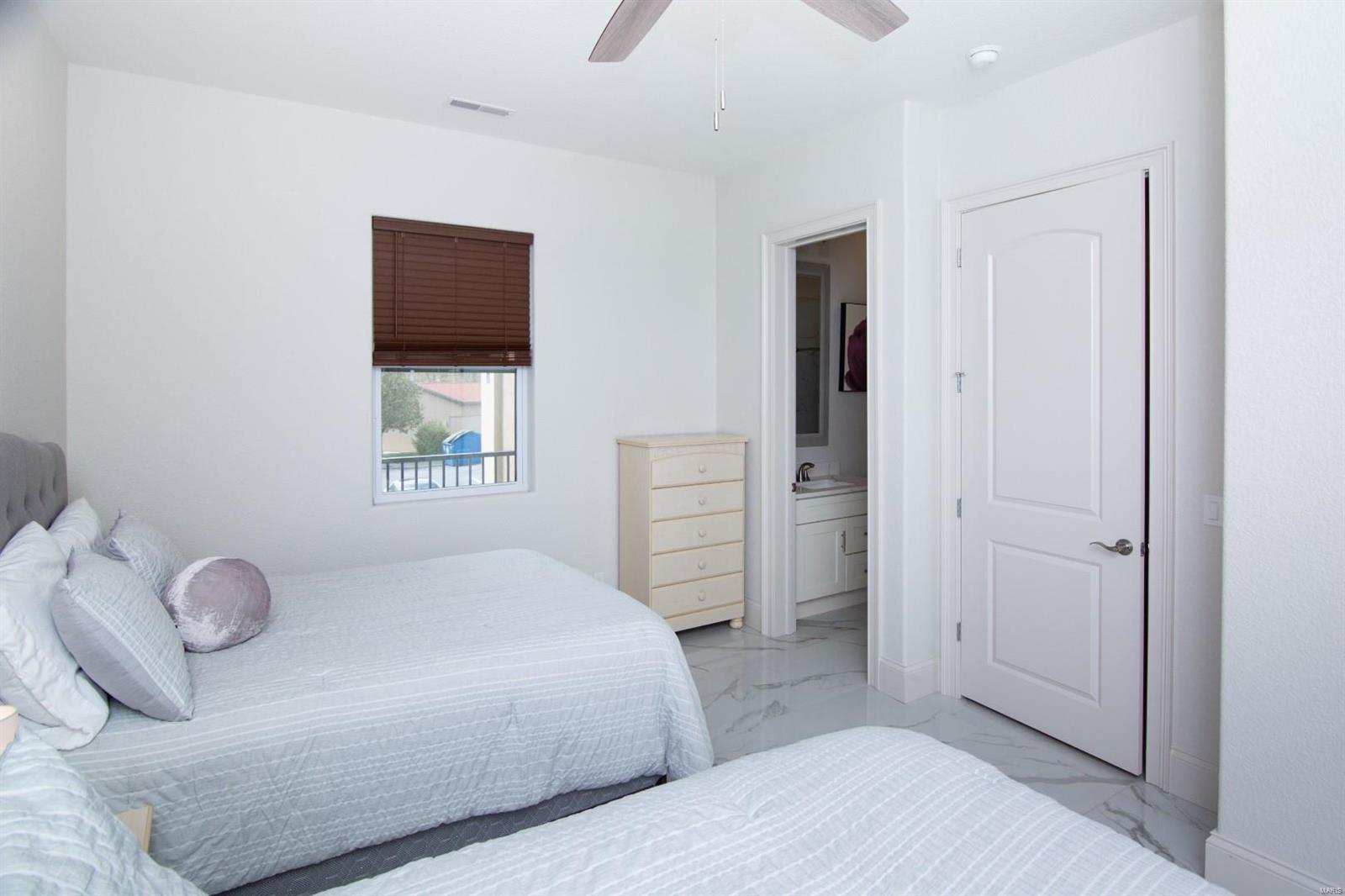 THE HAMPTONS - Residential