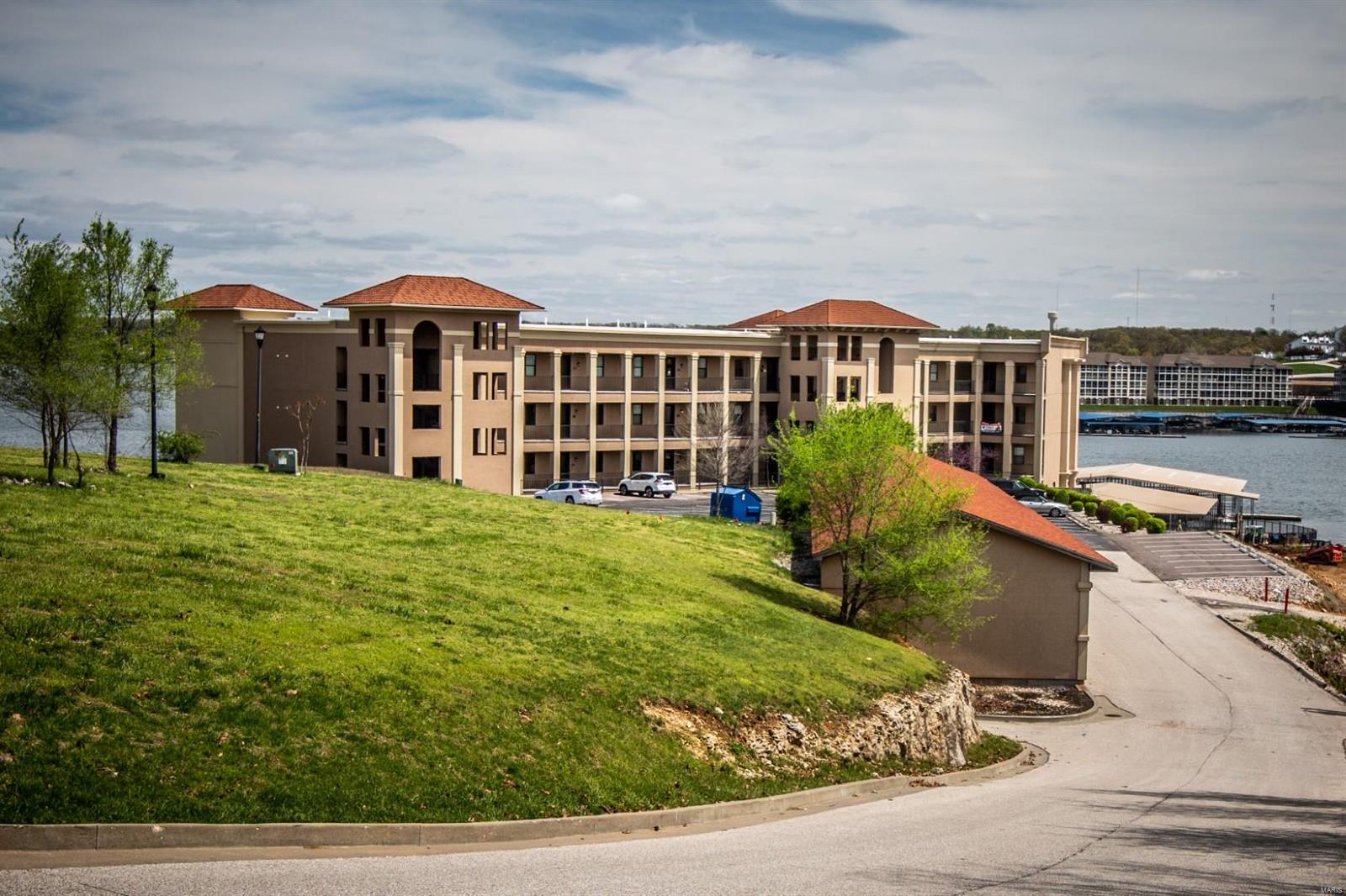 THE HAMPTONS - Residential