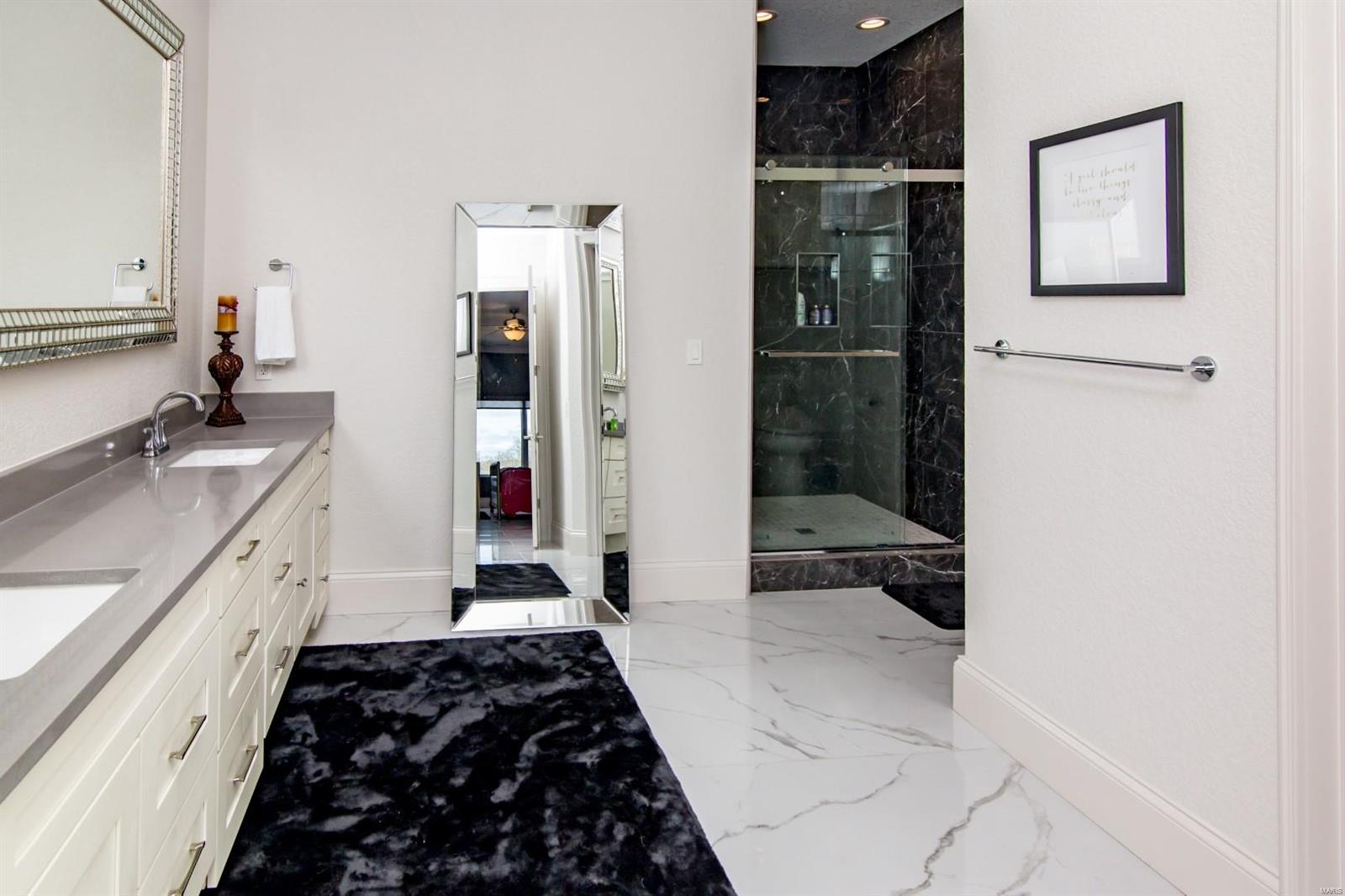 THE HAMPTONS - Residential