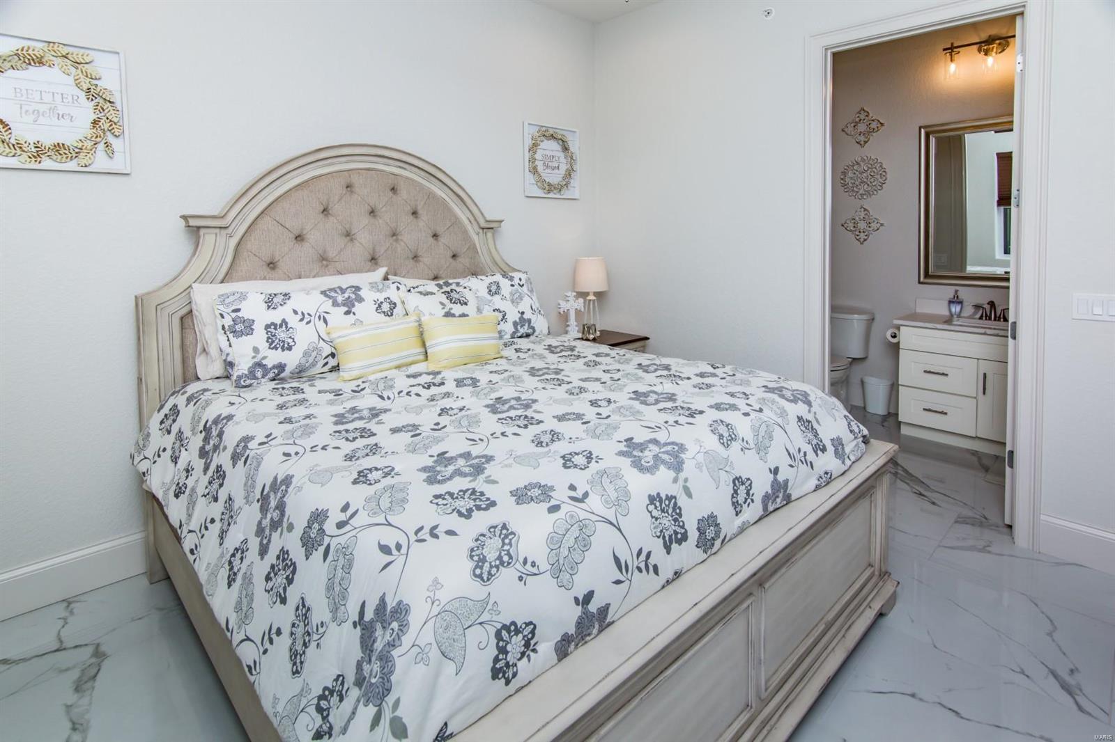 THE HAMPTONS - Residential