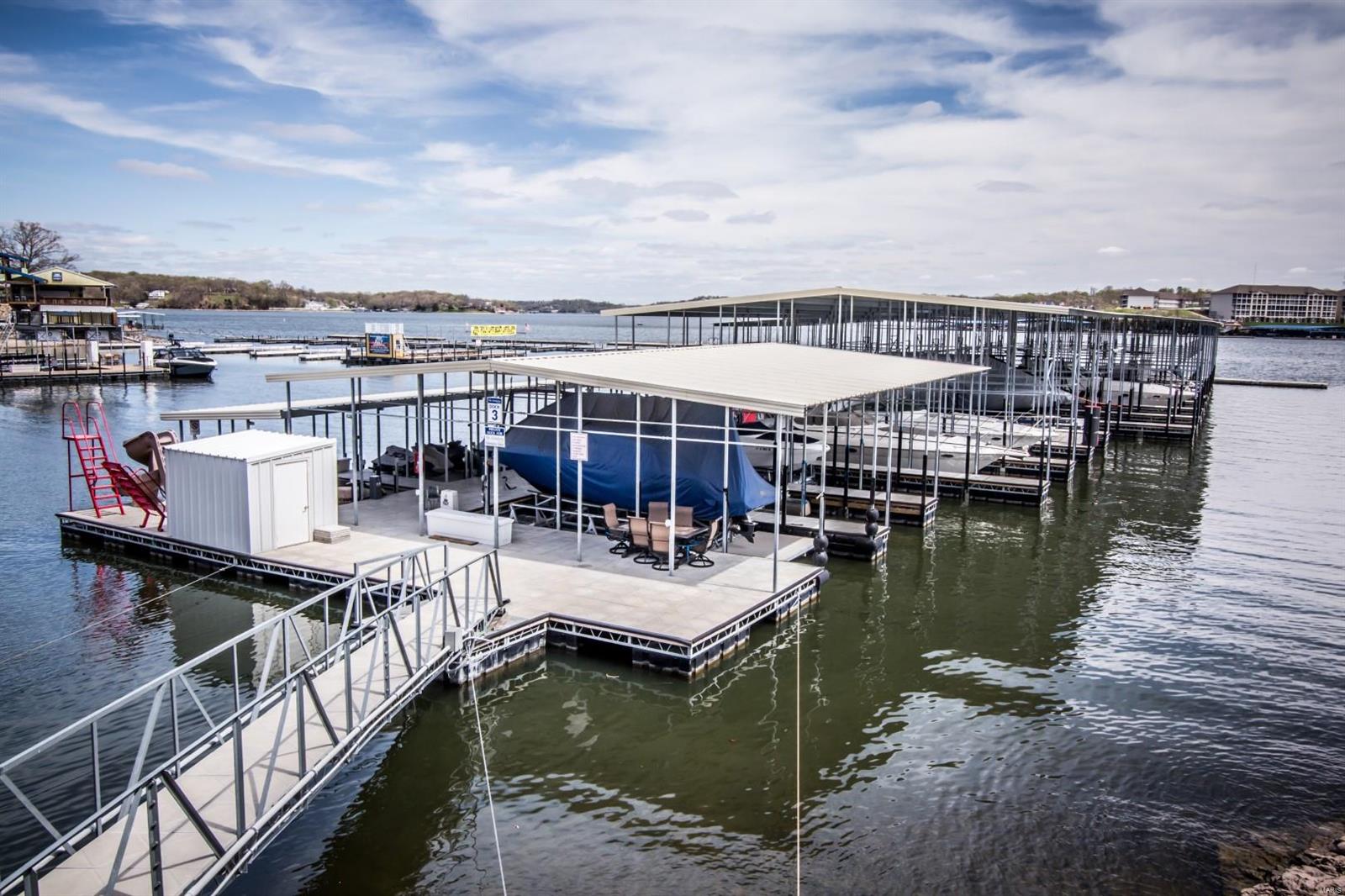 THE HAMPTONS - Residential