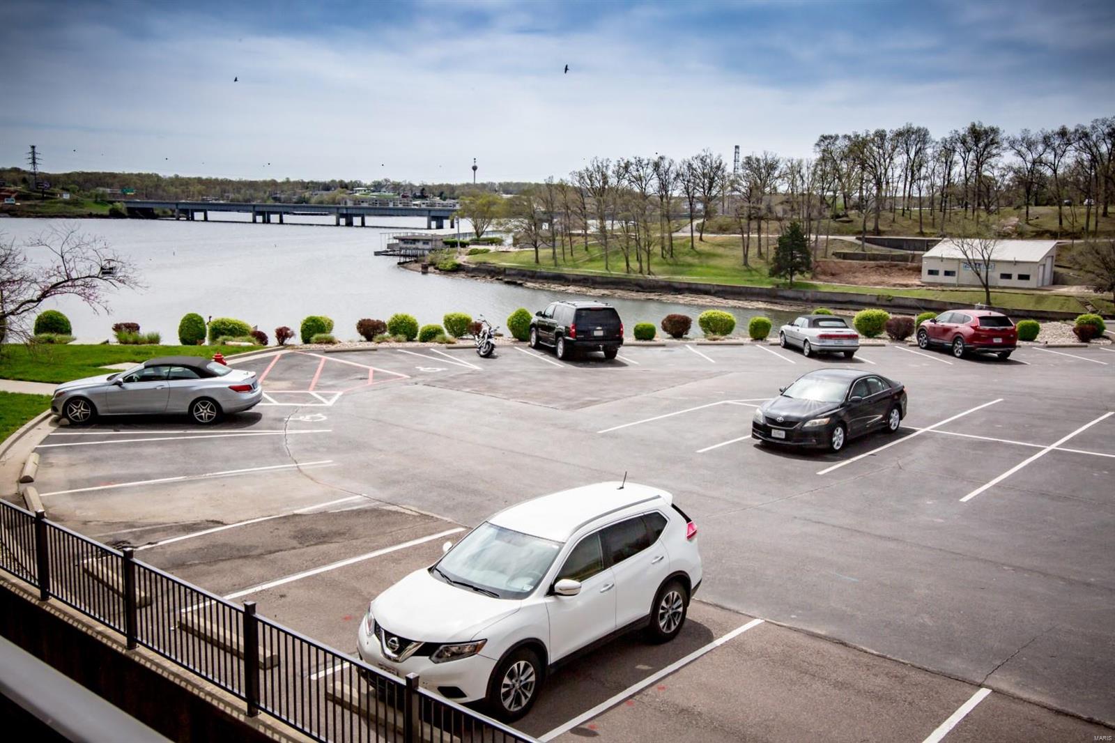 THE HAMPTONS - Residential