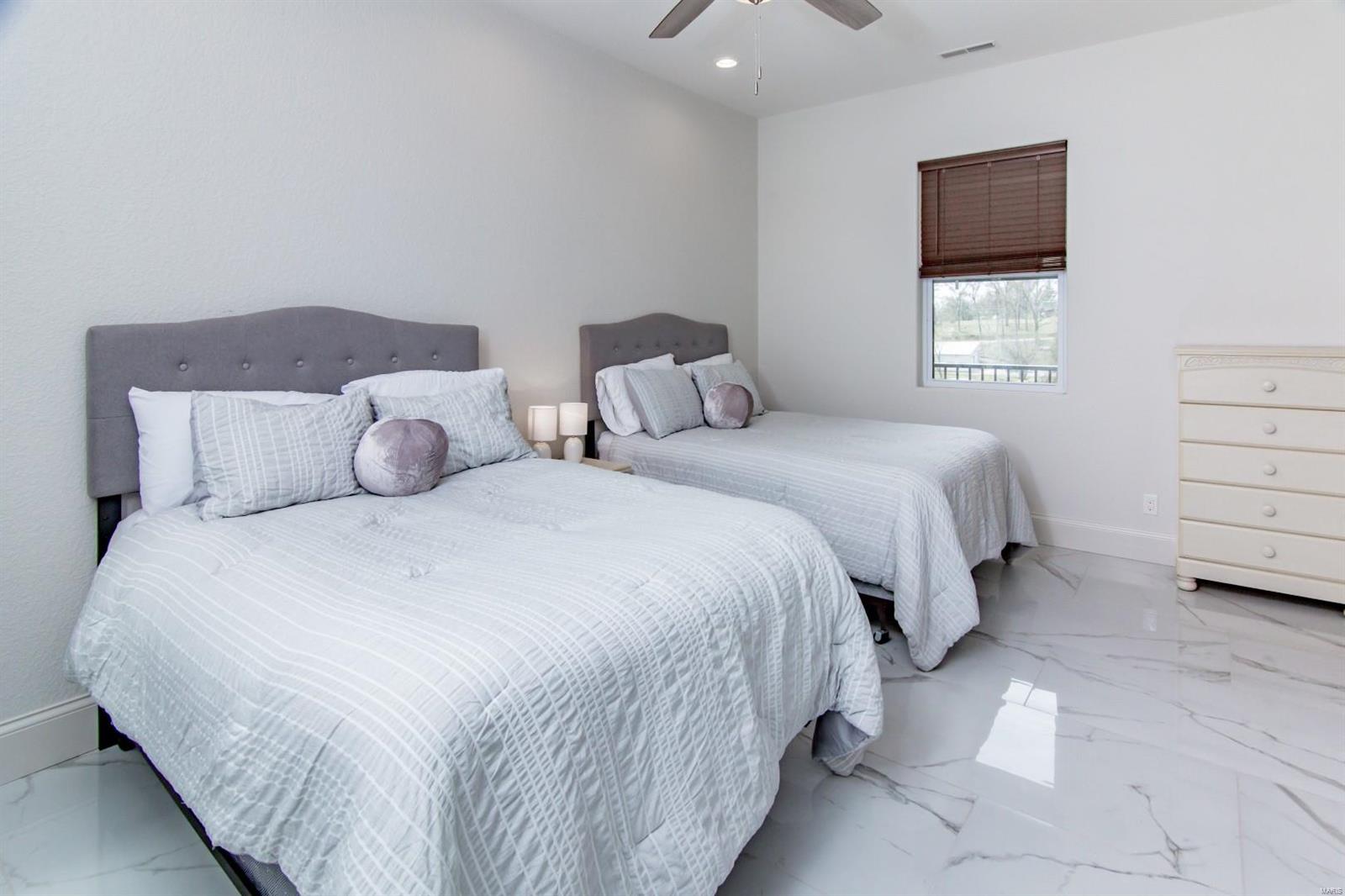 THE HAMPTONS - Residential