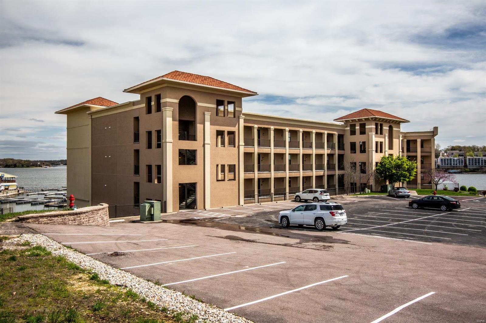 THE HAMPTONS - Residential