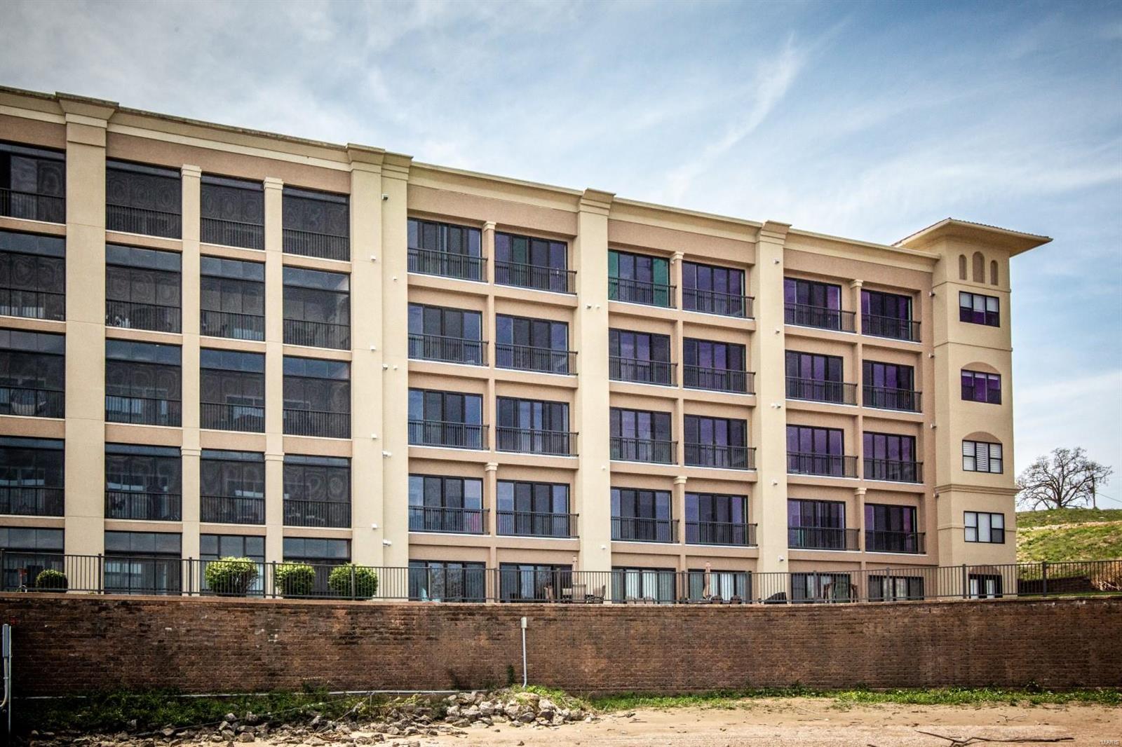 THE HAMPTONS - Residential