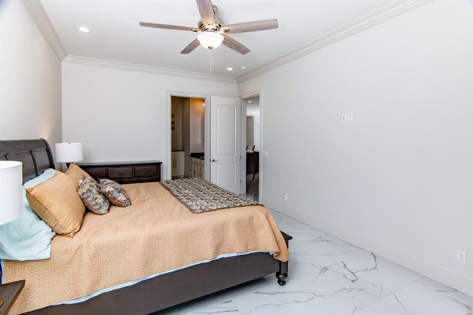 THE HAMPTONS - Residential