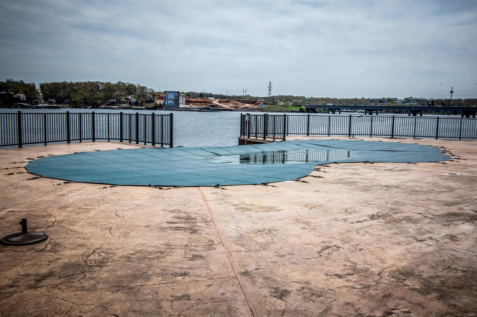 THE HAMPTONS - Residential