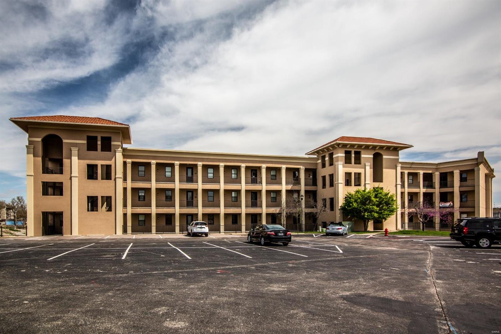 THE HAMPTONS - Residential