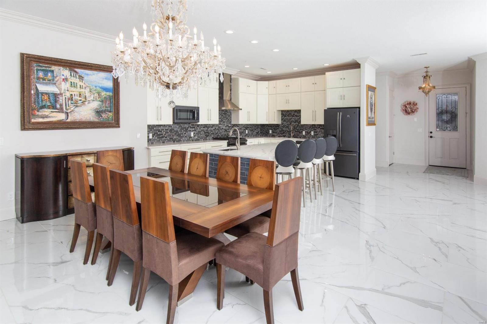 THE HAMPTONS - Residential