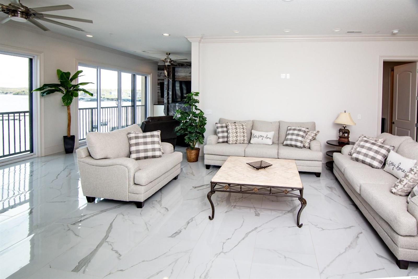 THE HAMPTONS - Residential