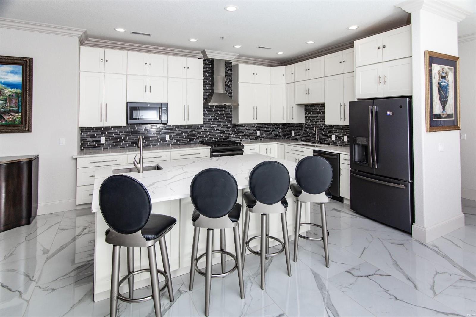 THE HAMPTONS - Residential