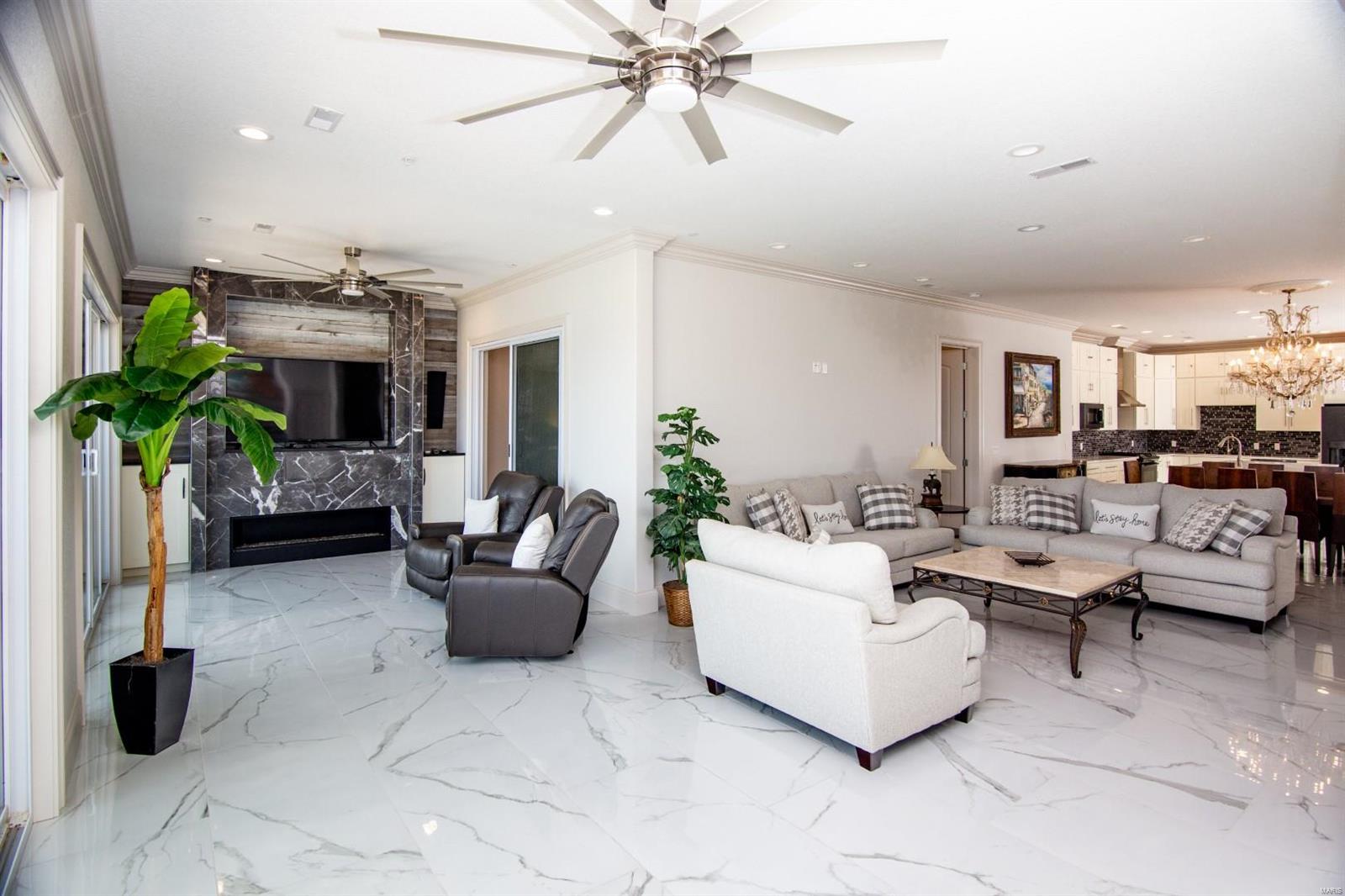 THE HAMPTONS - Residential