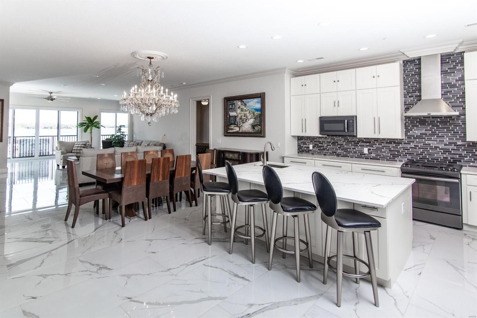 THE HAMPTONS - Residential