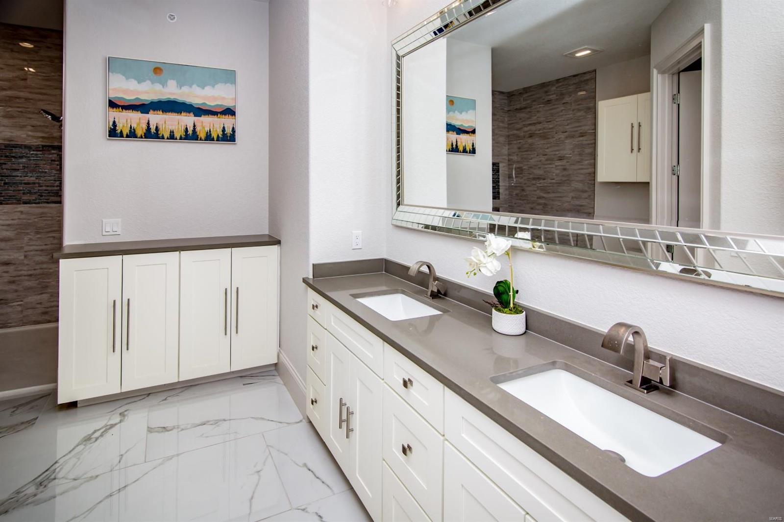 THE HAMPTONS - Residential