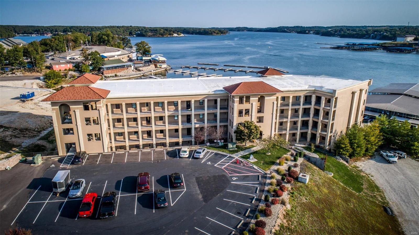 THE HAMPTONS - Residential