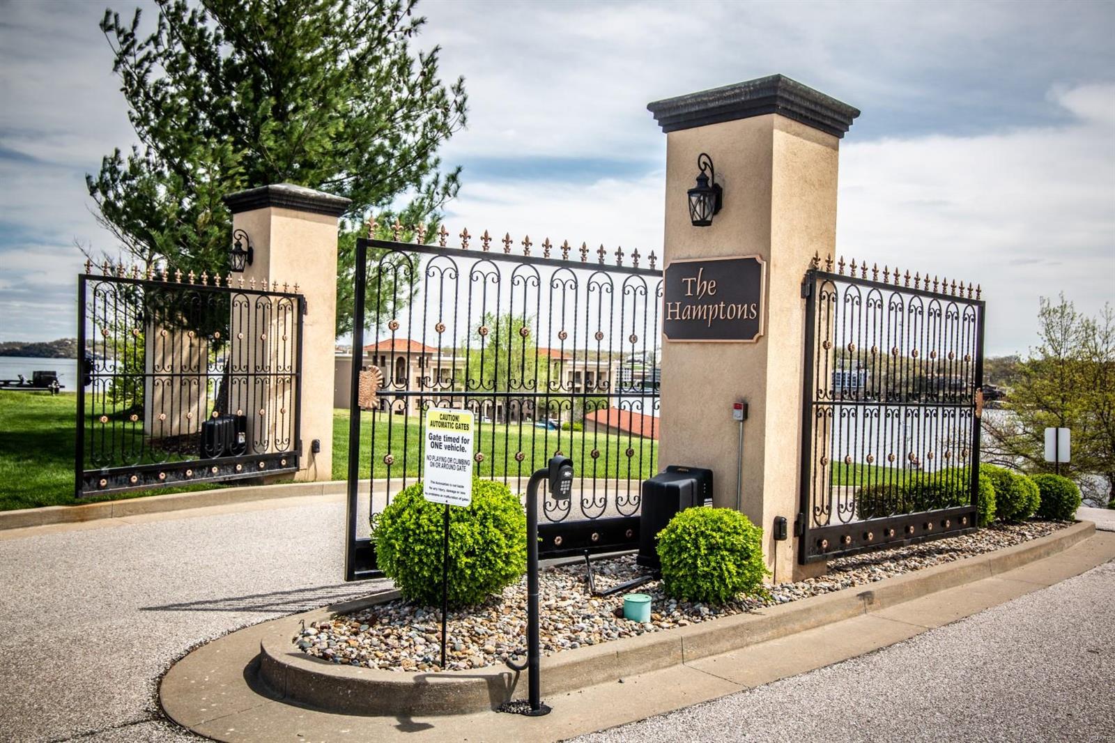 THE HAMPTONS - Residential