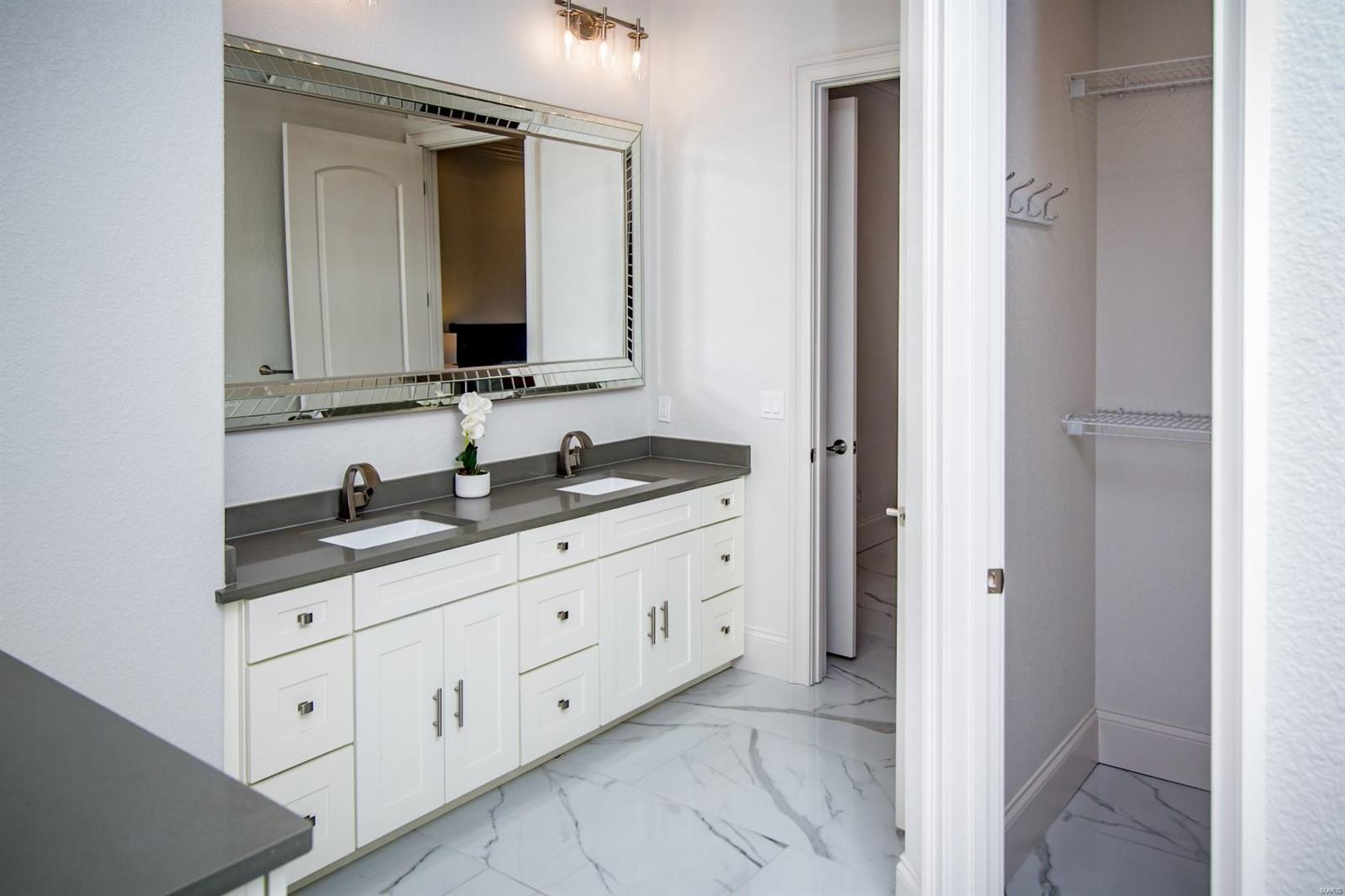 THE HAMPTONS - Residential