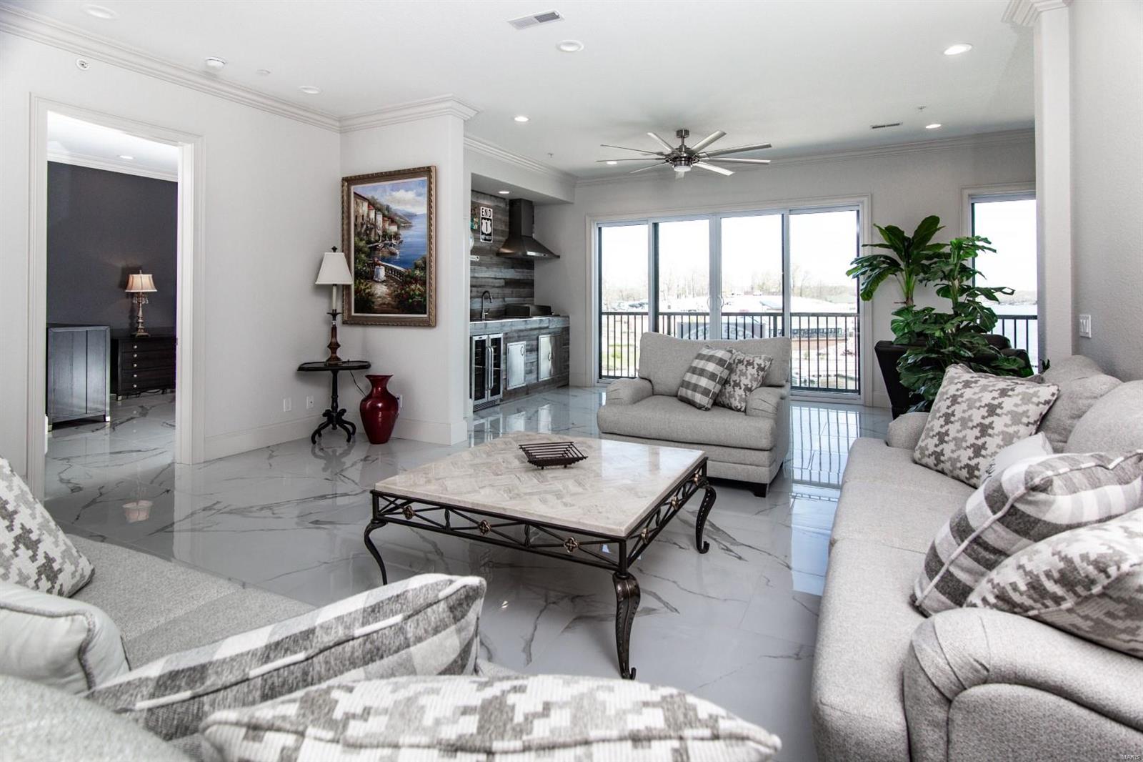 THE HAMPTONS - Residential