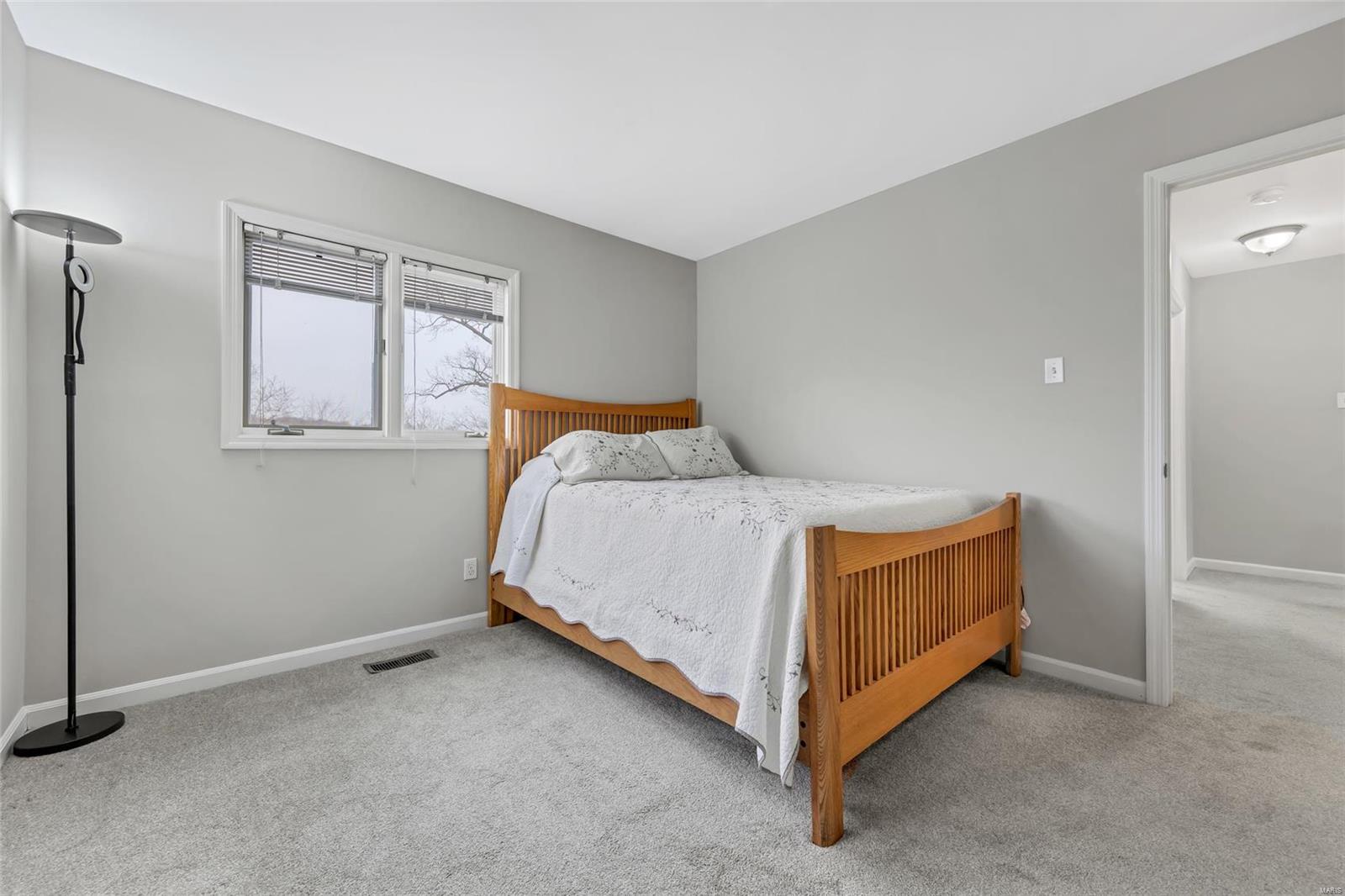 Unincorporated, Missouri 63131, United States, 3 Bedrooms Bedrooms, ,3 BathroomsBathrooms,Residential,Active,90802