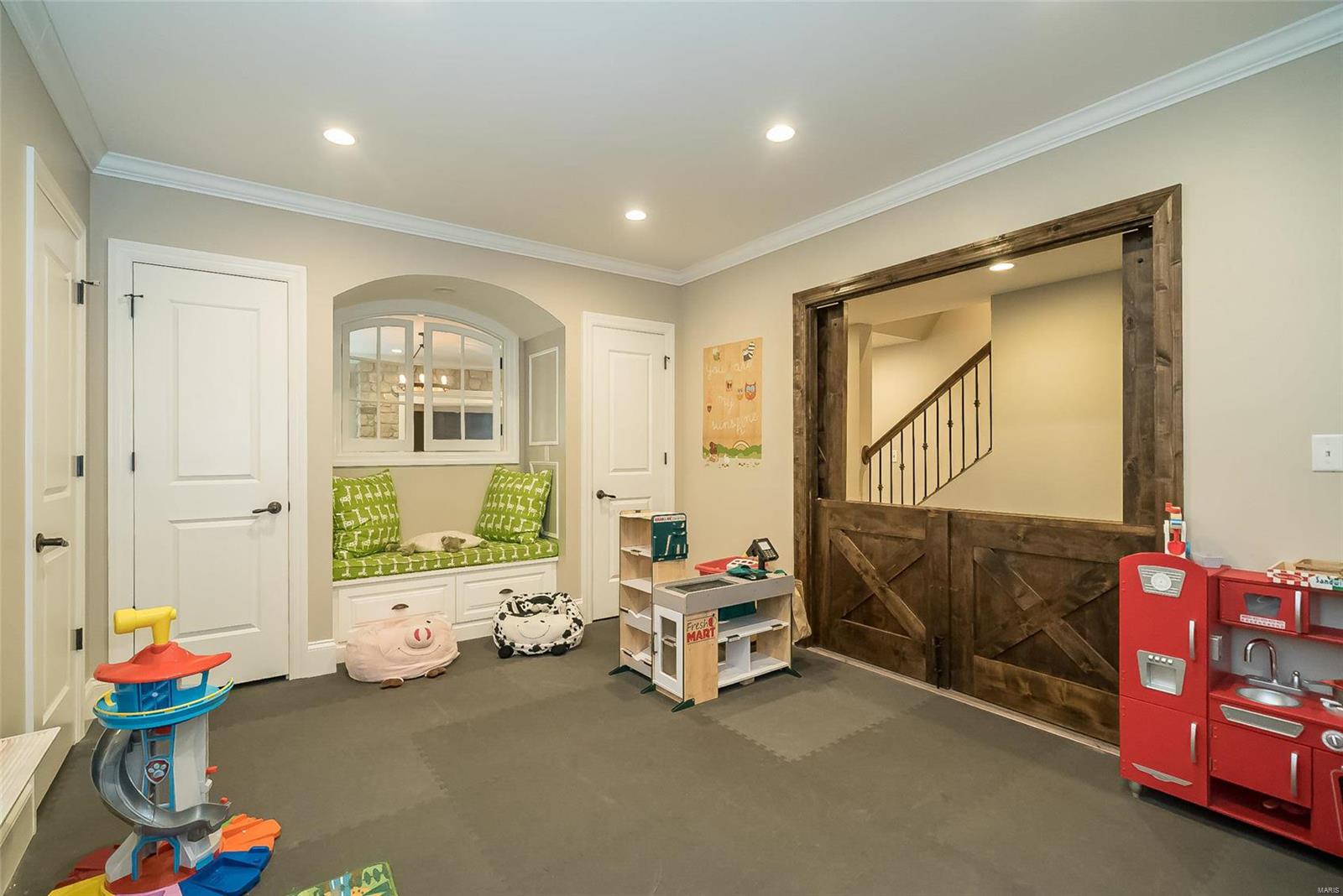 Ladue Court - Residential