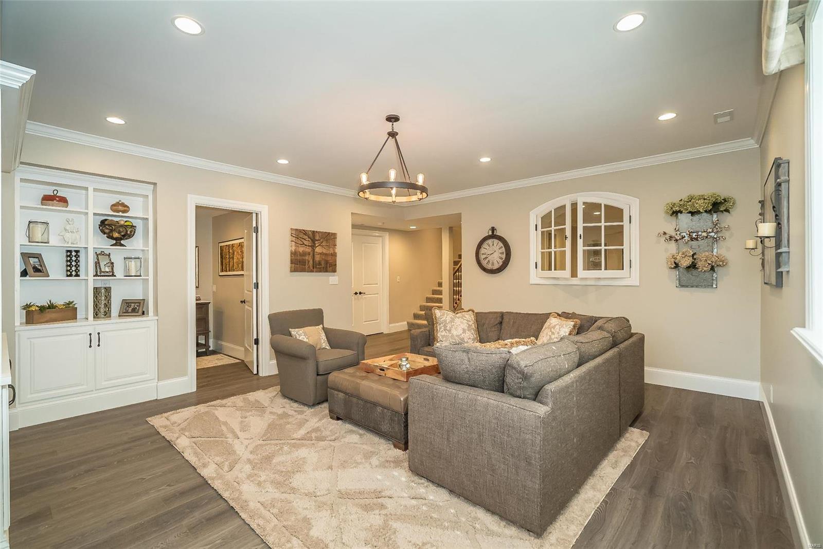 Ladue Court - Residential