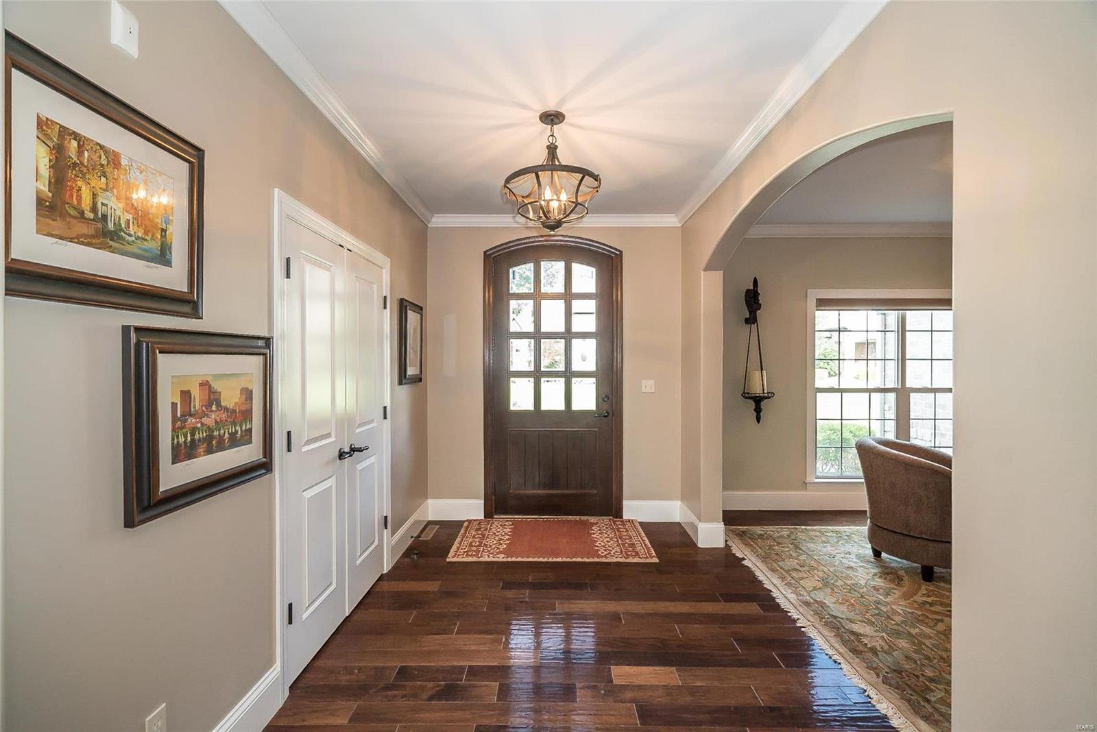 Ladue Court - Residential