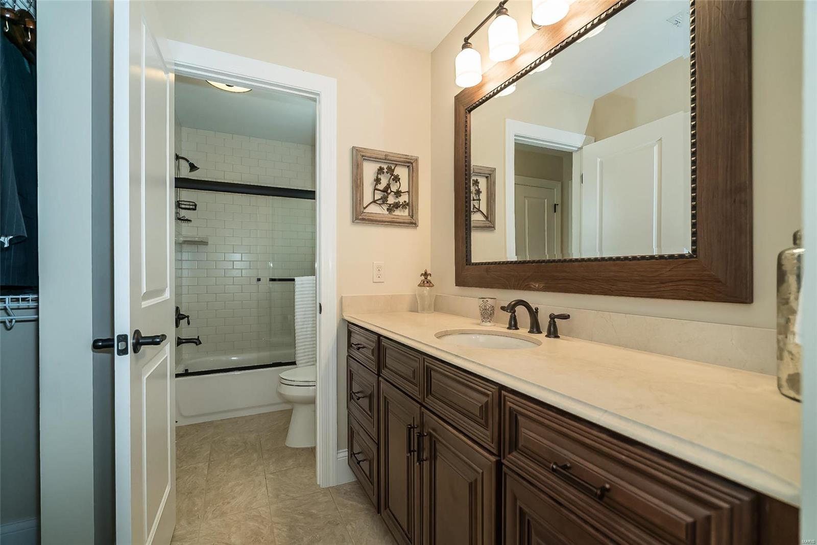 Ladue Court - Residential