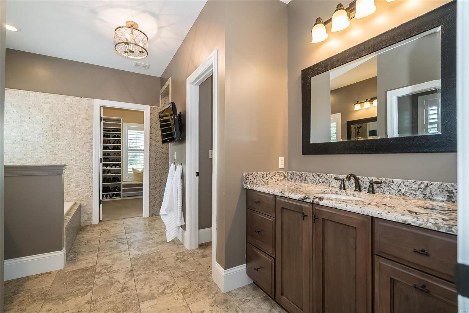 Ladue Court - Residential