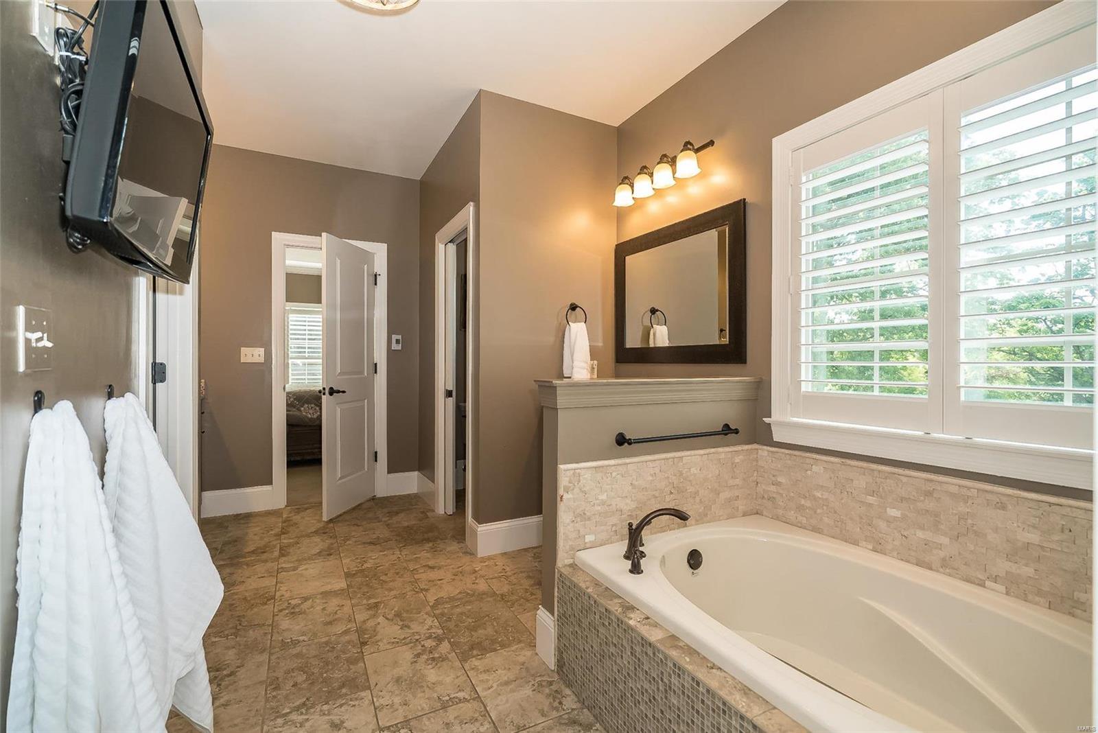 Ladue Court - Residential