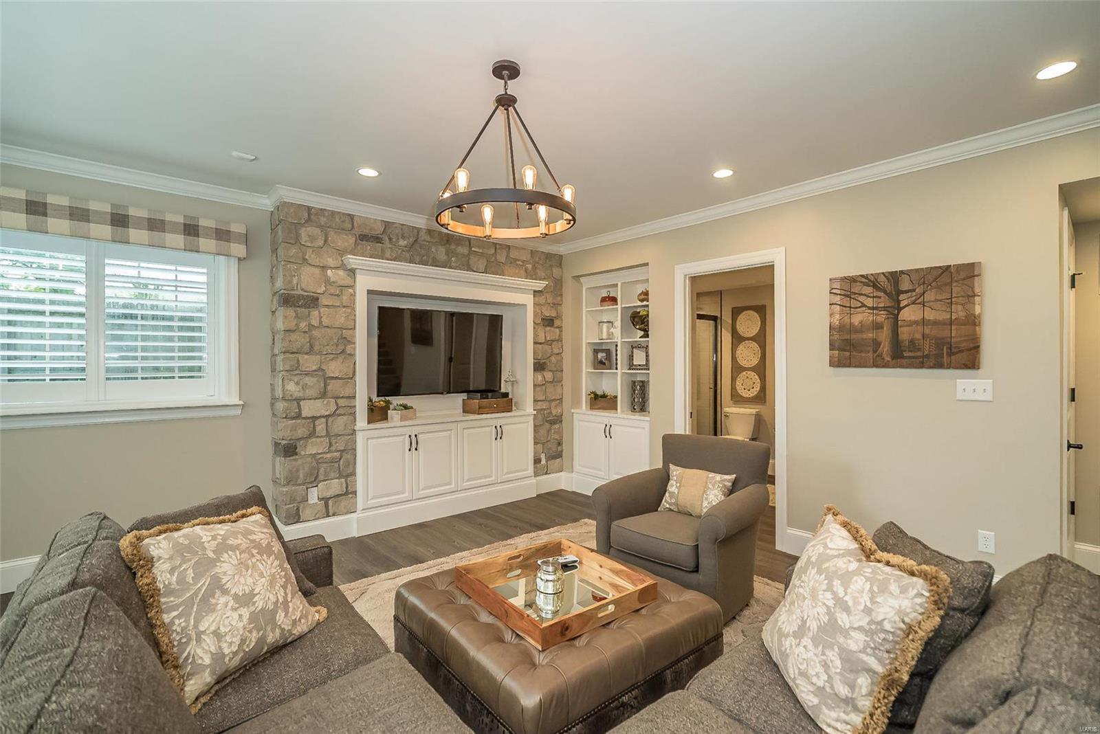 Ladue Court - Residential