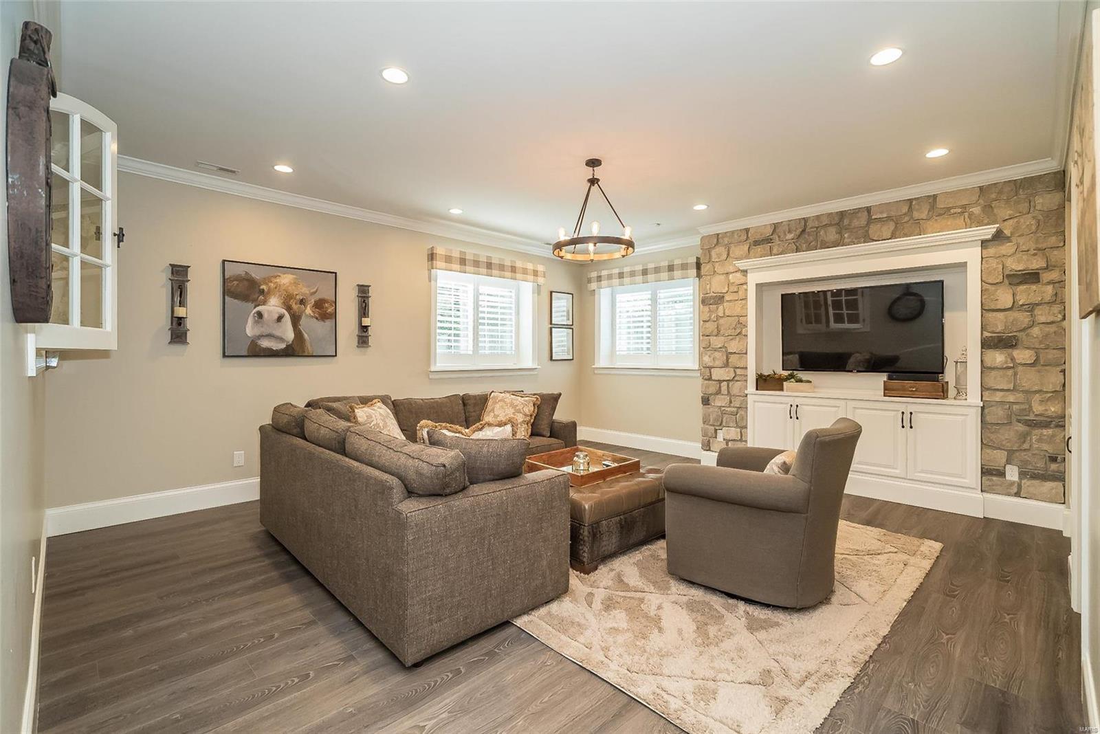 Ladue Court - Residential