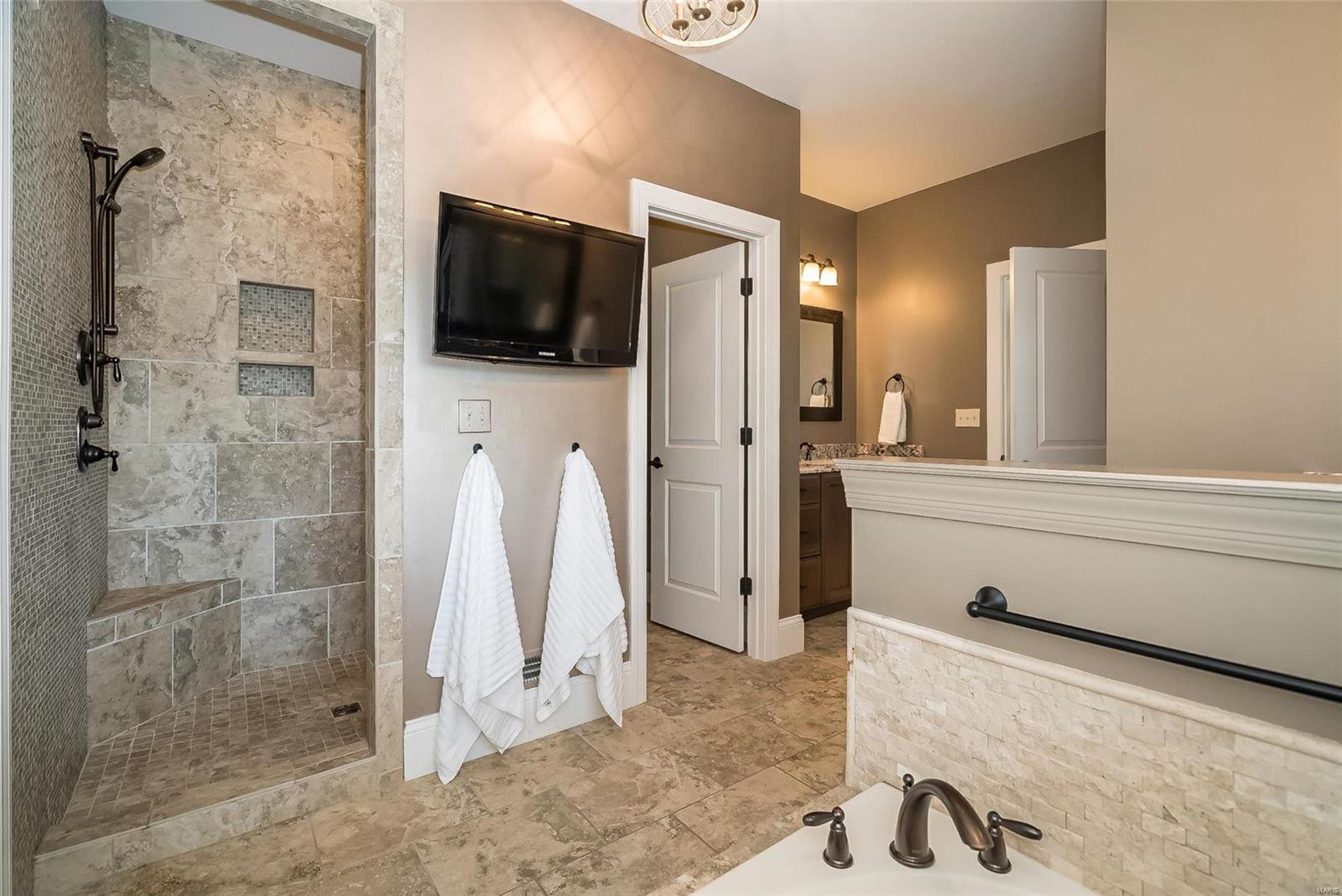 Ladue Court - Residential