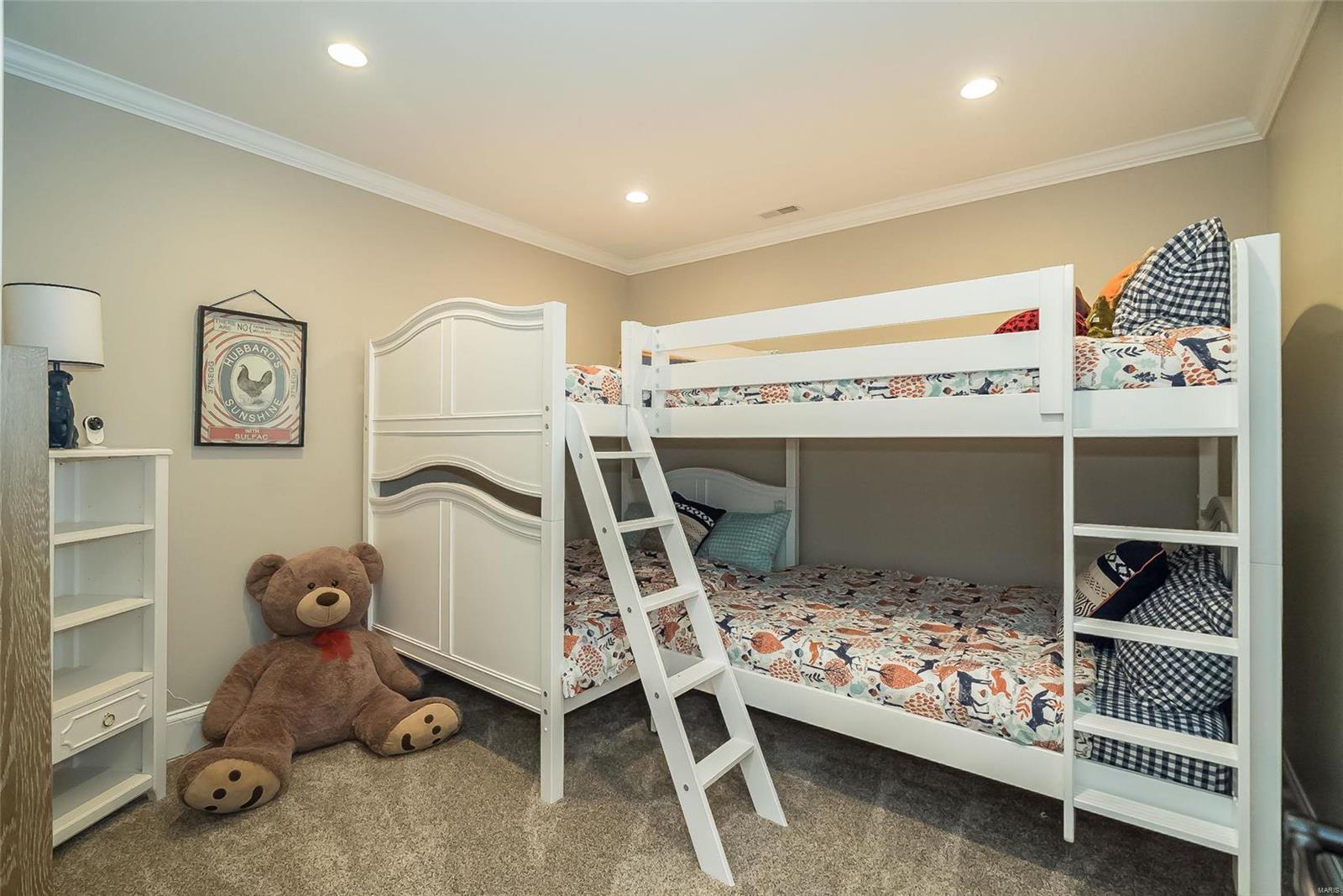 Ladue Court - Residential