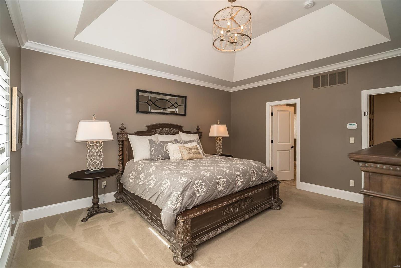 Ladue Court - Residential