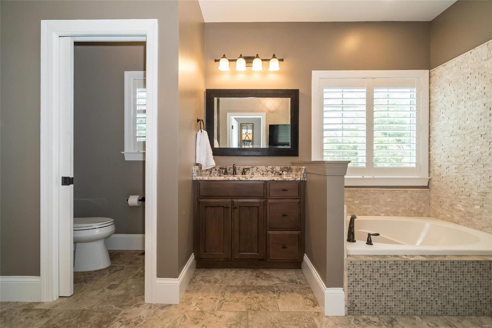 Ladue Court - Residential