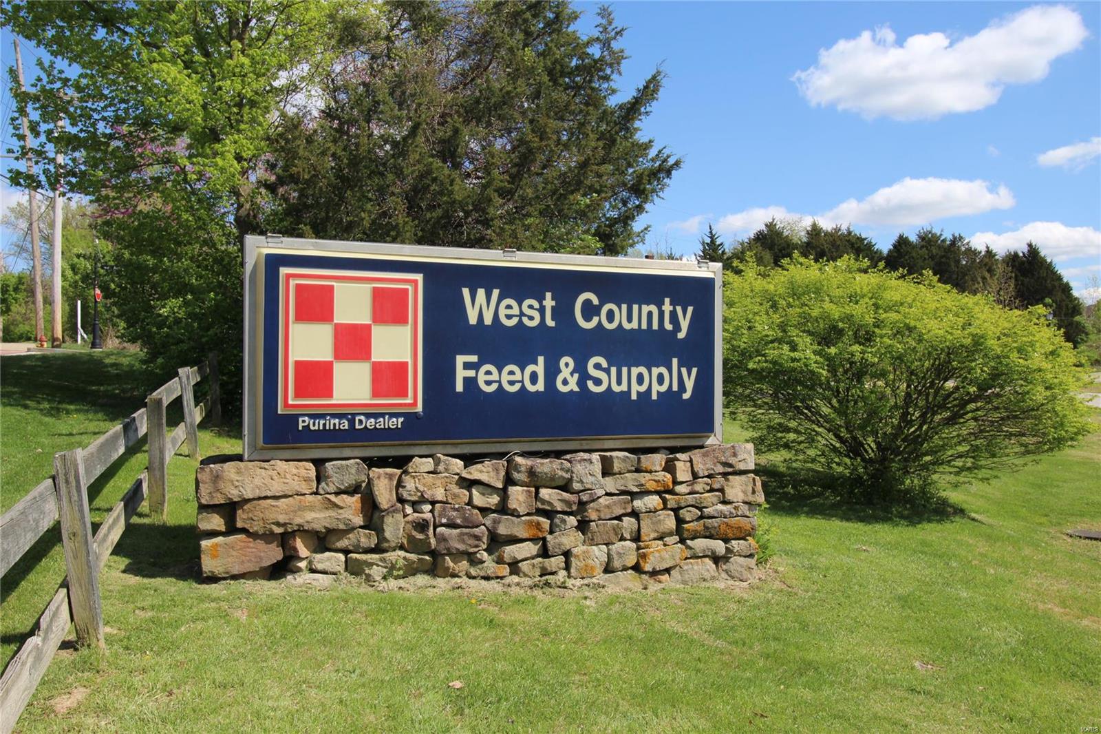 Turkey Track Corner - Commercial Sale