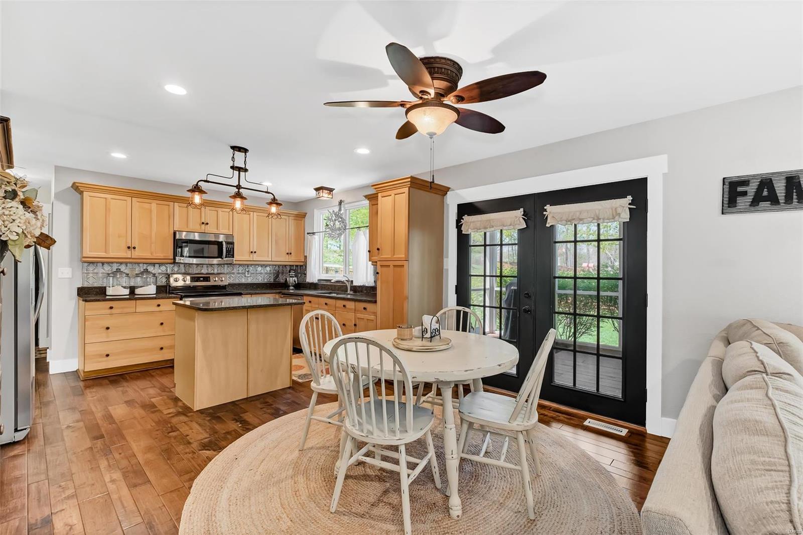 Twin Chimneys - Residential