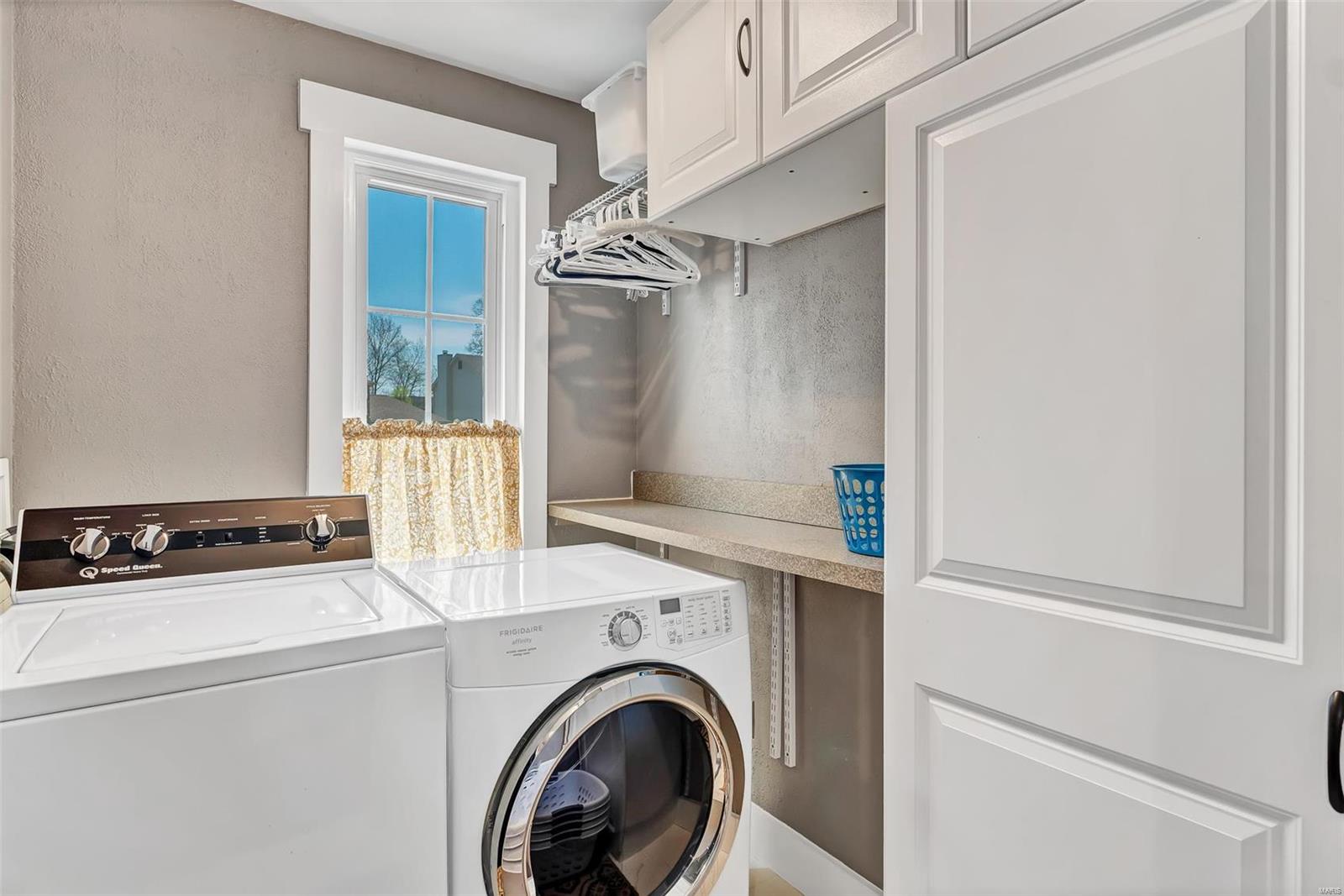 Twin Chimneys - Residential