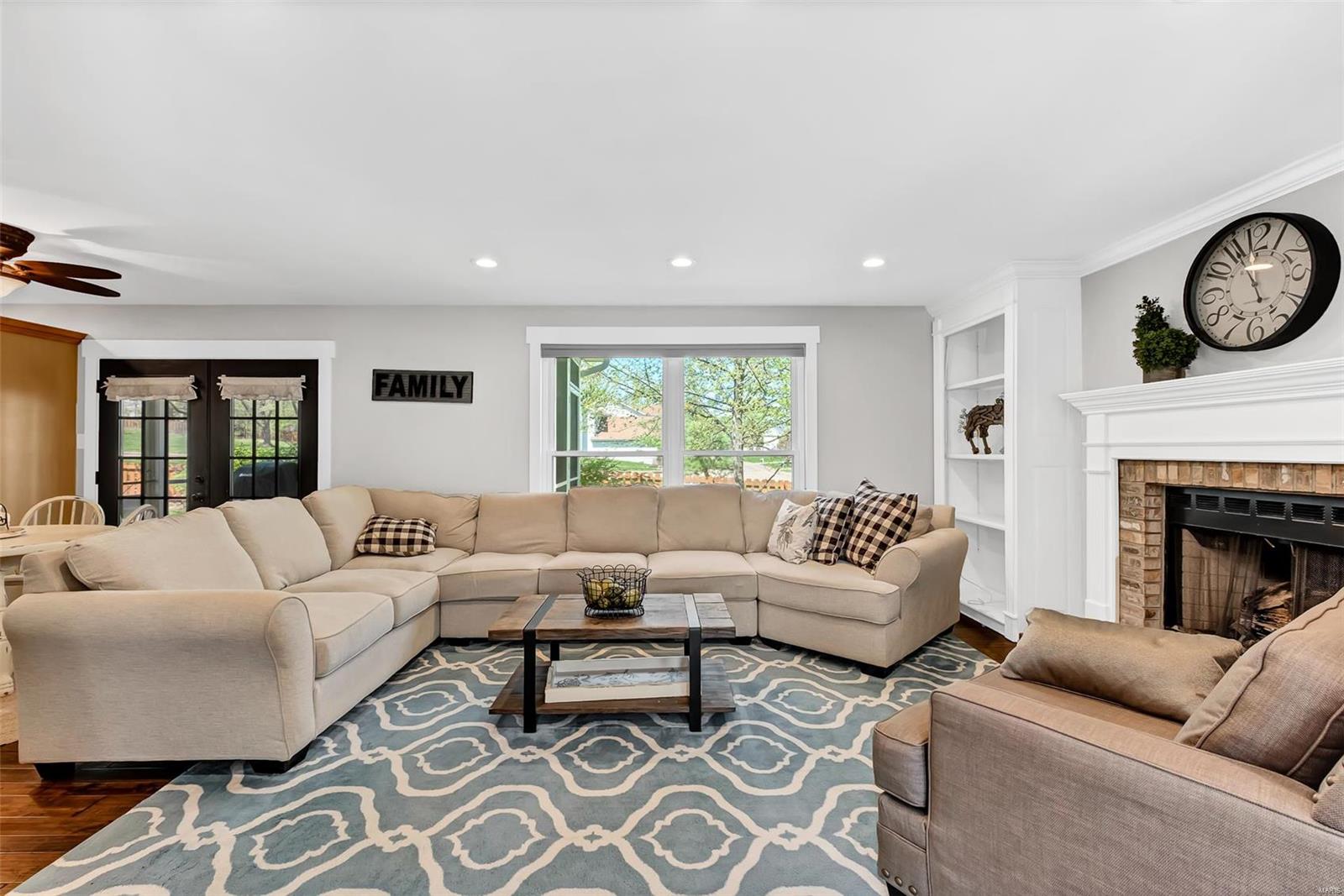 Twin Chimneys - Residential