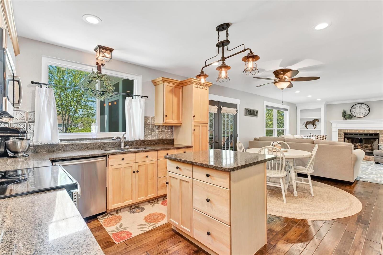 Twin Chimneys - Residential