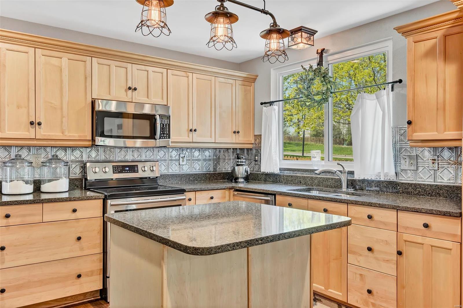 Twin Chimneys - Residential