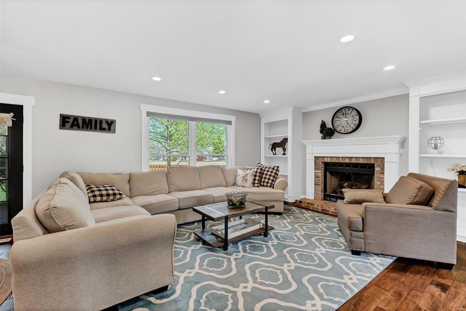 Twin Chimneys - Residential