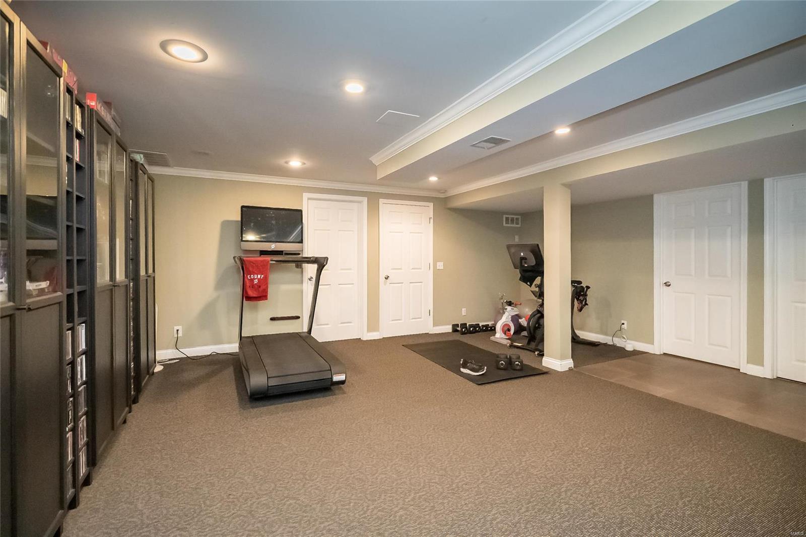 Westbury Manor 6 - Residential