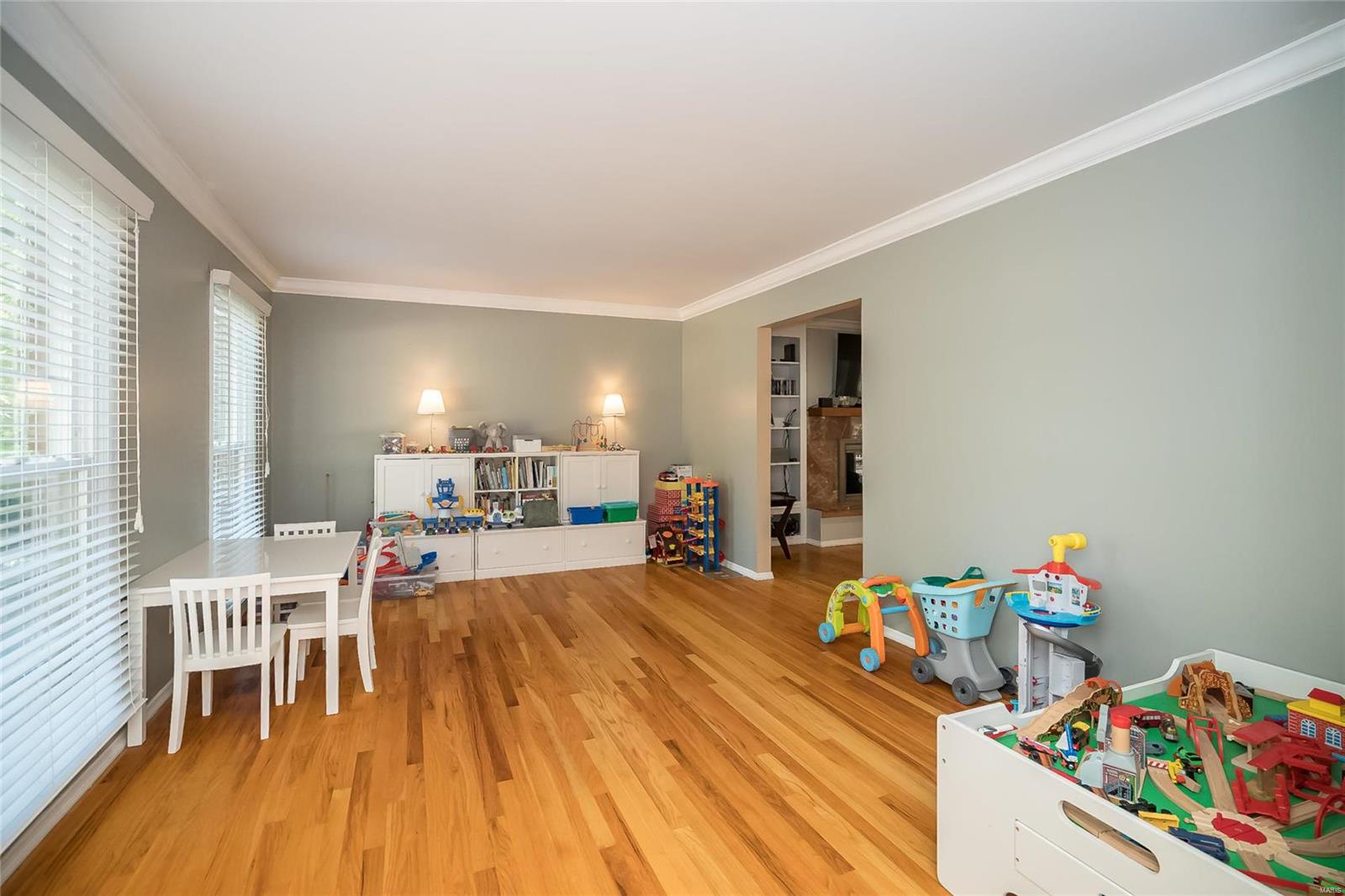 Westbury Manor 6 - Residential